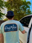 D/M SHORELINE BADGE TE